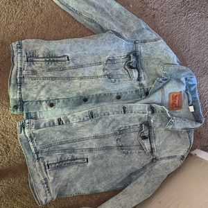Levi’s light wash Men’s Jean Jacket